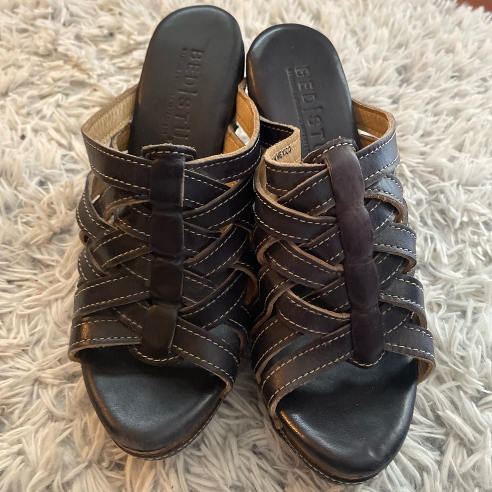 Bed Stu size 7 wedges.